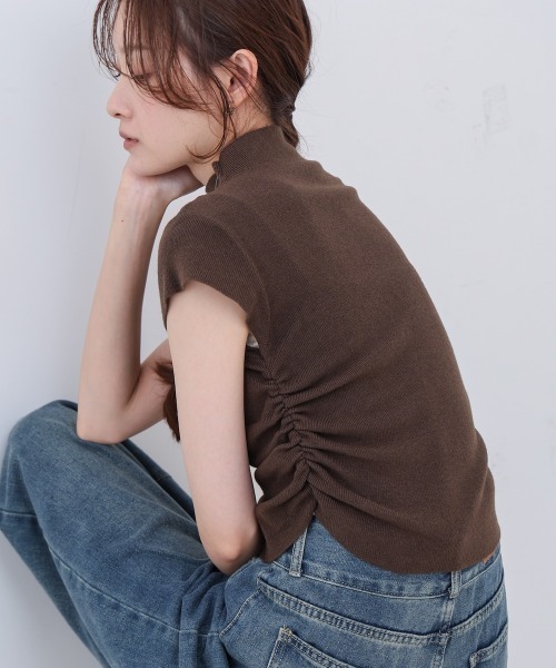 Bab（バブ）の「サイドギャザープチハイネックトップス（Tシャツ/カットソー・レディース・ベージュ/ブラウン/ブラック/オフホワイト・M）」の4枚目の写真