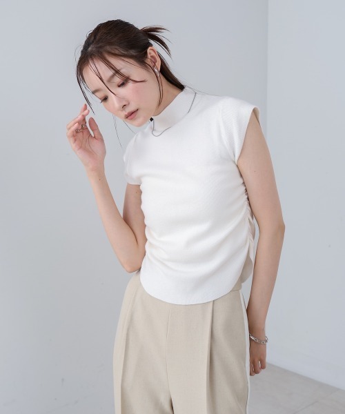 Bab（バブ）の「サイドギャザープチハイネックトップス（Tシャツ/カットソー・レディース・ベージュ/ブラウン/ブラック/オフホワイト・M）」の2枚目の写真