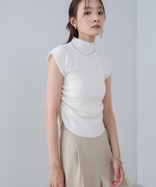 Bab（バブ）の「サイドギャザープチハイネックトップス（Tシャツ/カットソー・レディース・ベージュ/ブラウン/ブラック/オフホワイト・M）」の5枚目の写真