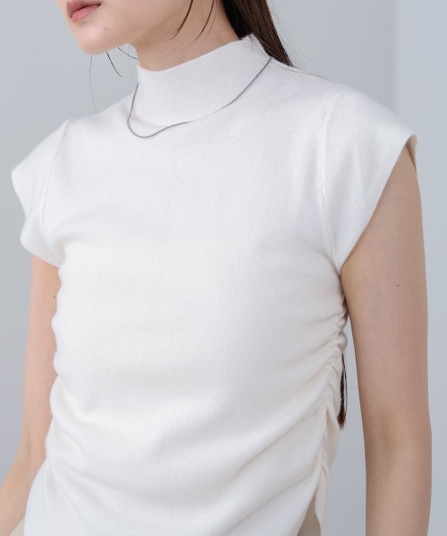 Bab（バブ）の「サイドギャザープチハイネックトップス（Tシャツ/カットソー・レディース・ベージュ/ブラウン/ブラック/オフホワイト・M）」の6枚目の写真