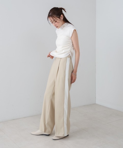 Bab（バブ）の「サイドギャザープチハイネックトップス（Tシャツ/カットソー・レディース・ベージュ/ブラウン/ブラック/オフホワイト・M）」の10枚目の写真