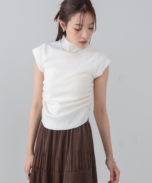 Bab（バブ）の「サイドギャザープチハイネックトップス（Tシャツ/カットソー・レディース・ベージュ/ブラウン/ブラック/オフホワイト・M）」の15枚目の写真