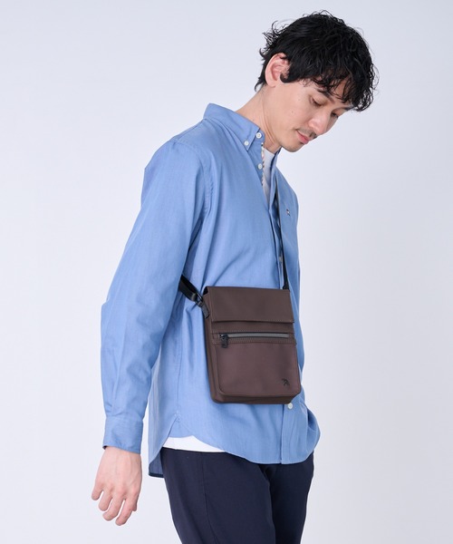 Arnold Palmer（アーノルドパーマー）の「パンチング フェイクレザー フラップショルダーバッグ（ショルダーバッグ・メンズ・ブラック/チャコールグレー/ブラウン・F）」の3枚目の写真