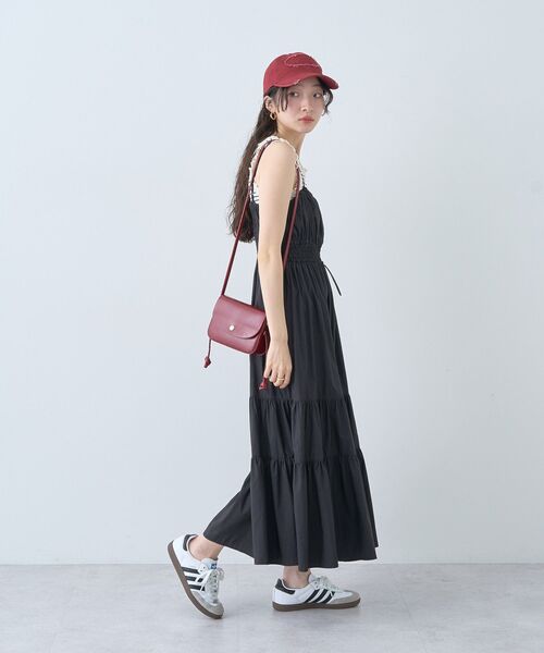 earth music&ecology(アースミュージックアンドエコロジー)の「ドロストシャーリングキャミワンピース(ワンピース・レディース・ライトカーキ/ブラック・FREE)」の6枚目の写真