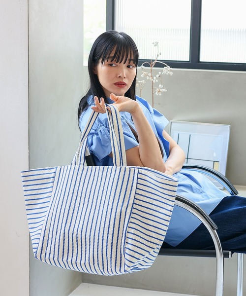 VitaFelice(ヴィータフェリーチェ)の「ストライプキャンバストートバッグ ビッグトート(トートバッグ・レディース・ブラック/ブルー/グレー・FREE)」の3枚目の写真