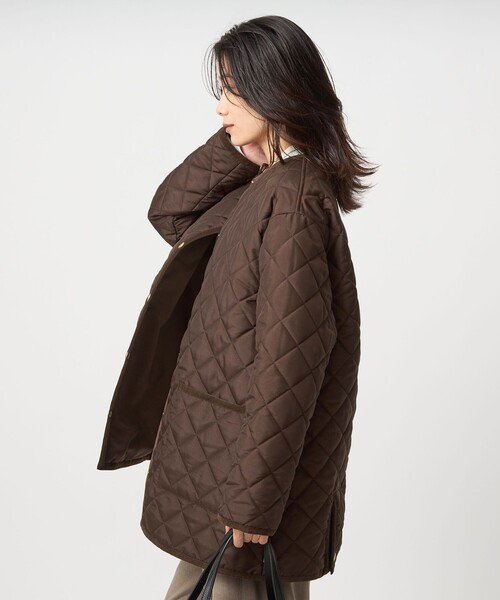 Traditional Weatherwear(トラディショナルウェザーウェア)の「【別注】<Traditional Weatherwear>ARKLEY Aライン キルティング ミドル コート(ノーカラーコート・レディース・ダークブラウン/ブラック・32/34)」の6枚目の写真