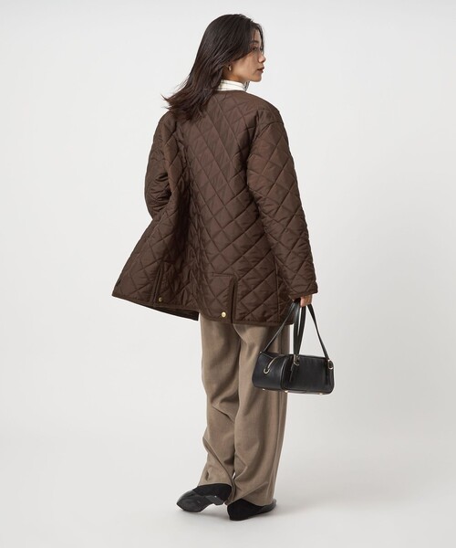 Traditional Weatherwear(トラディショナルウェザーウェア)の「【別注】<Traditional Weatherwear>ARKLEY Aライン キルティング ミドル コート(ノーカラーコート・レディース・ダークブラウン/ブラック・32/34)」の5枚目の写真