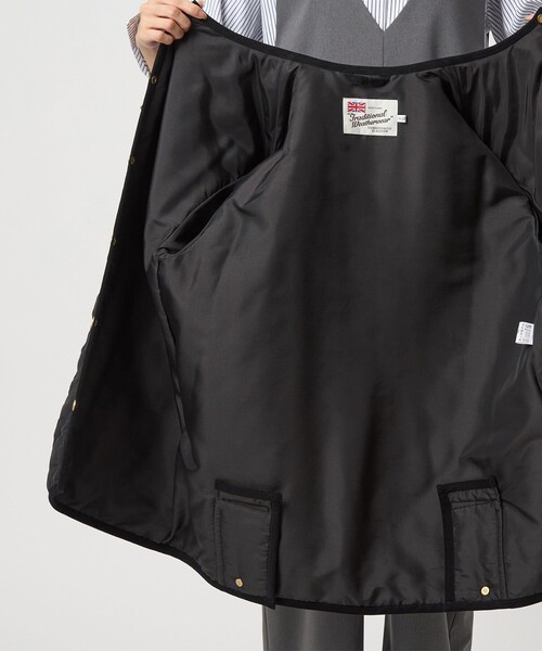 Traditional Weatherwear(トラディショナルウェザーウェア)の「【別注】<Traditional Weatherwear>ARKLEY Aライン キルティング ミドル コート(ノーカラーコート・レディース・ダークブラウン/ブラック・32/34)」の19枚目の写真