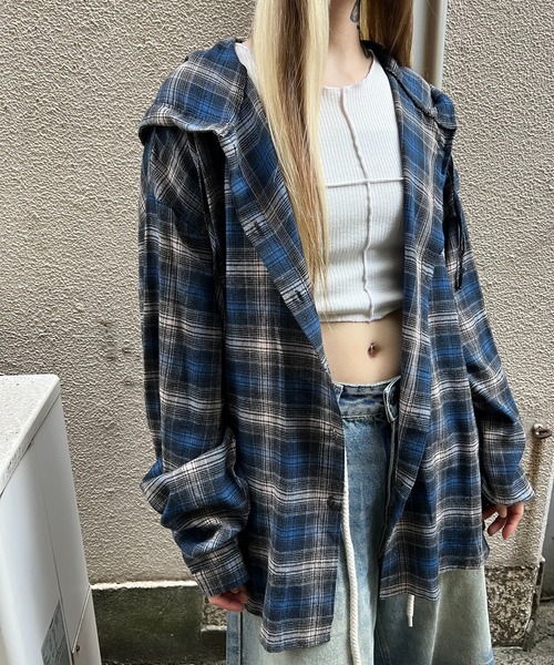 Figments（フィグメンツ）の「フーデッドオーバーチェックシャツ（シャツ/ブラウス・レディース・ブルー/ブラウン・FREE）」の2枚目の写真