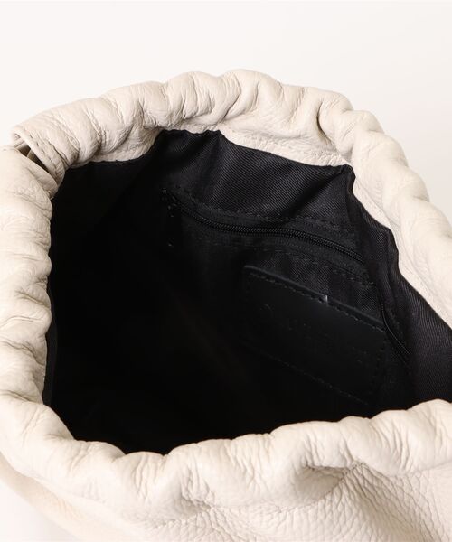 Elura（エルーラ）の「レザーギャザーBAG/451641（ハンドバッグ・レディース・ブラック/オフホワイト・ONE SIZE）」の21枚目の写真