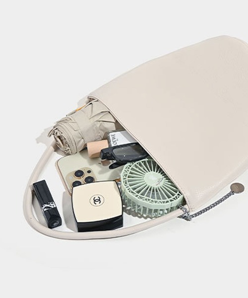 florist（フローリスト）の「チェーンチャーム付 / シュリンクレザータッチハンドバッグ/バケツバッグ（ハンドバッグ・レディース・ブルーグレー/キャメル/ブラック/オフホワイト・FREE）」の16枚目の写真