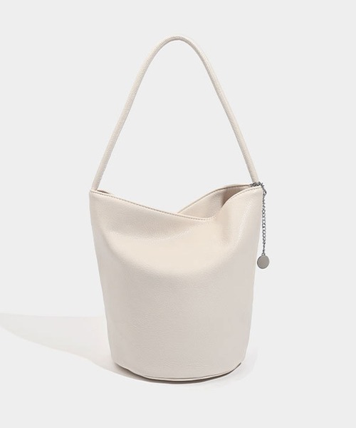 florist（フローリスト）の「チェーンチャーム付 / シュリンクレザータッチハンドバッグ/バケツバッグ（ハンドバッグ・レディース・ブルーグレー/キャメル/ブラック/オフホワイト・FREE）」の17枚目の写真