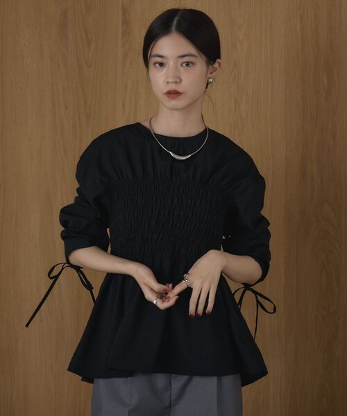kivi（キヴィ）の「シャーリングギャザーブラウス（シャツ/ブラウス・レディース・ブラック・FREE）」の3枚目の写真