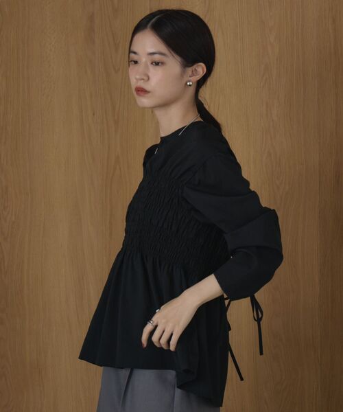kivi（キヴィ）の「シャーリングギャザーブラウス（シャツ/ブラウス・レディース・ブラック・FREE）」の4枚目の写真