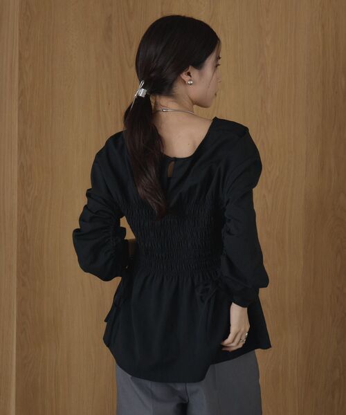 kivi（キヴィ）の「シャーリングギャザーブラウス（シャツ/ブラウス・レディース・ブラック・FREE）」の16枚目の写真