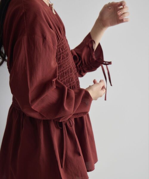 kivi（キヴィ）の「シャーリングギャザーブラウス（シャツ/ブラウス・レディース・ブラック・FREE）」の14枚目の写真