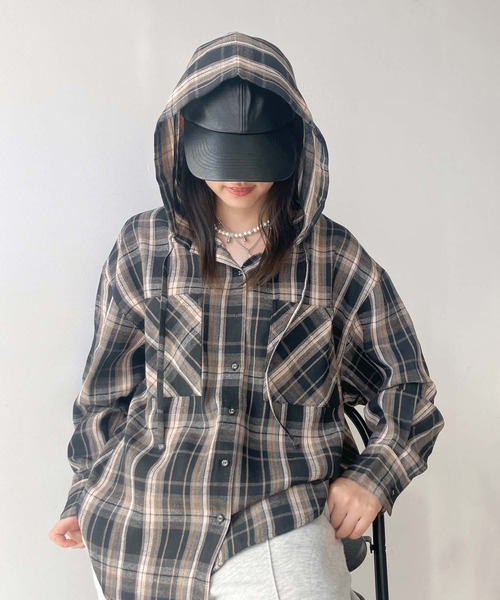 AS KNOW AS plus（アズノゥアズプラス）の「♪Wポケットフード付きビッグシルエットシャツ【UNISEX ITEM】（シャツ/ブラウス・レディース・グレー系/ブラック系/アイボリー系/ブルー系1/アイボリー系1/ブラック系1/ブルー系2/アイボリー系2/ネイビー系2・FREE）」の3枚目の写真