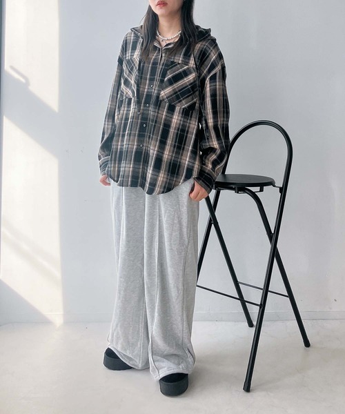 AS KNOW AS plus（アズノゥアズプラス）の「♪Wポケットフード付きビッグシルエットシャツ【UNISEX ITEM】（シャツ/ブラウス・レディース・グレー系/ブラック系/アイボリー系/ブルー系1/アイボリー系1/ブラック系1/ブルー系2/アイボリー系2/ネイビー系2・FREE）」の14枚目の写真