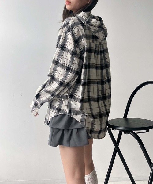 AS KNOW AS plus（アズノゥアズプラス）の「♪Wポケットフード付きビッグシルエットシャツ【UNISEX ITEM】（シャツ/ブラウス・レディース・グレー系/ブラック系/アイボリー系/ブルー系1/アイボリー系1/ブラック系1/ブルー系2/アイボリー系2/ネイビー系2・FREE）」の18枚目の写真