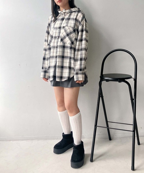 AS KNOW AS plus（アズノゥアズプラス）の「♪Wポケットフード付きビッグシルエットシャツ【UNISEX ITEM】（シャツ/ブラウス・レディース・グレー系/ブラック系/アイボリー系/ブルー系1/アイボリー系1/ブラック系1/ブルー系2/アイボリー系2/ネイビー系2・FREE）」の21枚目の写真