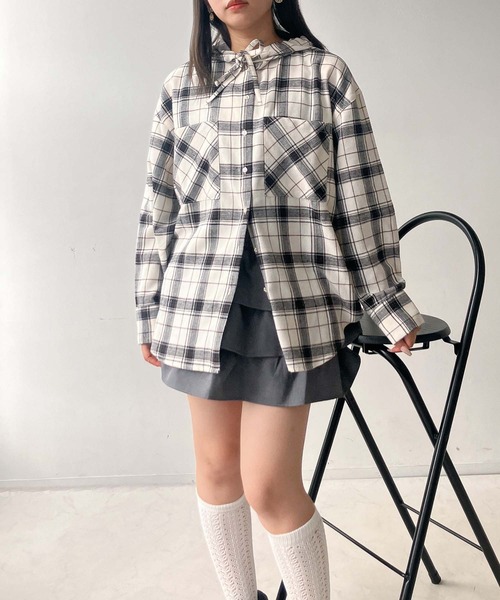 AS KNOW AS plus（アズノゥアズプラス）の「♪Wポケットフード付きビッグシルエットシャツ【UNISEX ITEM】（シャツ/ブラウス・レディース・グレー系/ブラック系/アイボリー系/ブルー系1/アイボリー系1/ブラック系1/ブルー系2/アイボリー系2/ネイビー系2・FREE）」の16枚目の写真