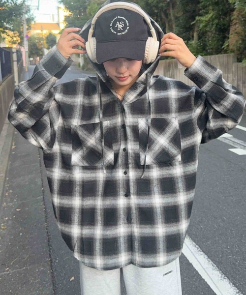 AS KNOW AS plus(アズノゥアズプラス)の「♪Wポケットフード付きビッグシルエットシャツ【UNISEX ITEM】(シャツ/ブラウス・レディース・グレー系/ブラック系/アイボリー系/ブルー系1/アイボリー系1/ブラック系1/ブルー系2/アイボリー系2/ネイビー系2/アイボリー系3/ブラック系3/サックスブルー系3・FREE)」の13枚目の写真