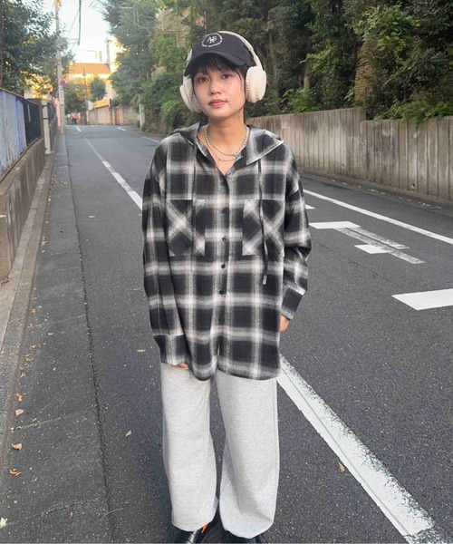 AS KNOW AS plus(アズノゥアズプラス)の「♪Wポケットフード付きビッグシルエットシャツ【UNISEX ITEM】(シャツ/ブラウス・レディース・グレー系/ブラック系/アイボリー系/ブルー系1/アイボリー系1/ブラック系1/ブルー系2/アイボリー系2/ネイビー系2/アイボリー系3/ブラック系3/サックスブルー系3・FREE)」の18枚目の写真
