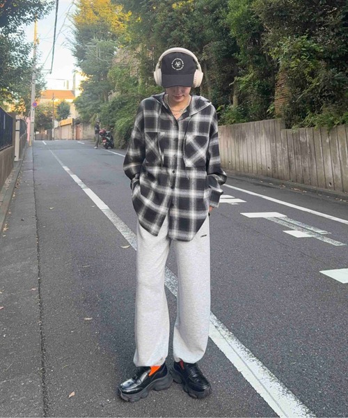 AS KNOW AS plus(アズノゥアズプラス)の「♪Wポケットフード付きビッグシルエットシャツ【UNISEX ITEM】(シャツ/ブラウス・レディース・グレー系/ブラック系/アイボリー系/ブルー系1/アイボリー系1/ブラック系1/ブルー系2/アイボリー系2/ネイビー系2/アイボリー系3/ブラック系3/サックスブルー系3・FREE)」の19枚目の写真