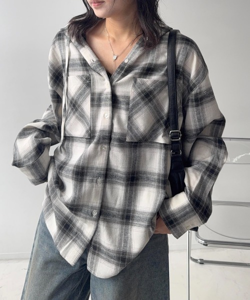 AS KNOW AS plus(アズノゥアズプラス)の「♪Wポケットフード付きビッグシルエットシャツ【UNISEX ITEM】(シャツ/ブラウス・レディース・グレー系/ブラック系/アイボリー系/ブルー系1/アイボリー系1/ブラック系1/ブルー系2/アイボリー系2/ネイビー系2/アイボリー系3/ブラック系3/サックスブルー系3・FREE)」の20枚目の写真