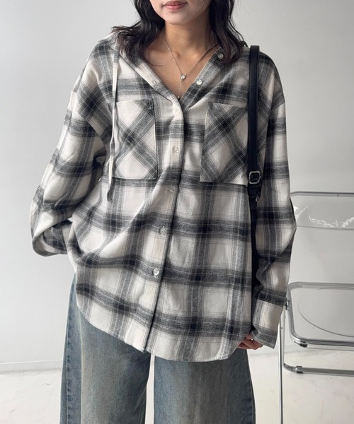 AS KNOW AS plus(アズノゥアズプラス)の「♪Wポケットフード付きビッグシルエットシャツ【UNISEX ITEM】(シャツ/ブラウス・レディース・グレー系/ブラック系/アイボリー系/ブルー系1/アイボリー系1/ブラック系1/ブルー系2/アイボリー系2/ネイビー系2/アイボリー系3/ブラック系3/サックスブルー系3・FREE)」の21枚目の写真
