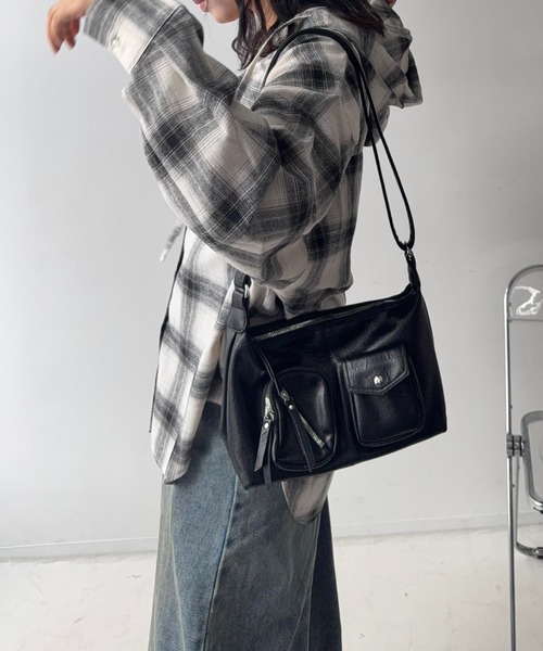 AS KNOW AS plus(アズノゥアズプラス)の「♪Wポケットフード付きビッグシルエットシャツ【UNISEX ITEM】(シャツ/ブラウス・レディース・グレー系/ブラック系/アイボリー系/ブルー系1/アイボリー系1/ブラック系1/ブルー系2/アイボリー系2/ネイビー系2/アイボリー系3/ブラック系3/サックスブルー系3・FREE)」の22枚目の写真