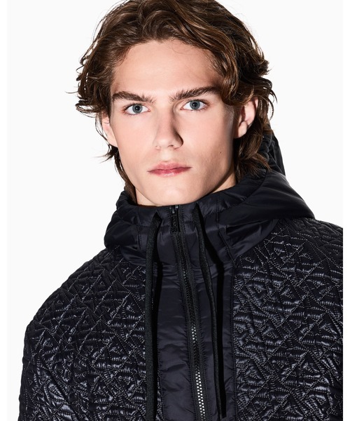 ARMANI EXCHANGE(アルマーニエクスチェンジ)の「【A|X アルマーニ エクスチェンジ】オールオーバーキルティングロゴ フーデッドブルゾン(ブルゾン・メンズ・ブラック・X-SMALL/X-LARGE/LARGE/MEDIUM/SMALL)」の3枚目の写真