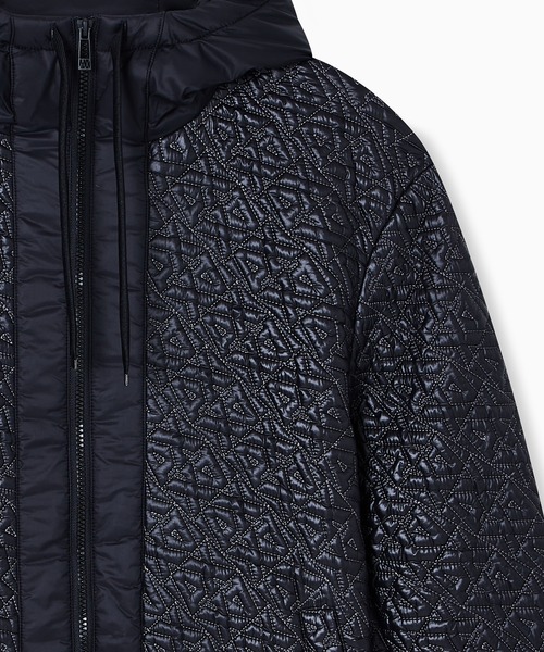 ARMANI EXCHANGE(アルマーニエクスチェンジ)の「【A|X アルマーニ エクスチェンジ】オールオーバーキルティングロゴ フーデッドブルゾン(ブルゾン・メンズ・ブラック・X-SMALL/X-LARGE/LARGE/MEDIUM/SMALL)」の5枚目の写真