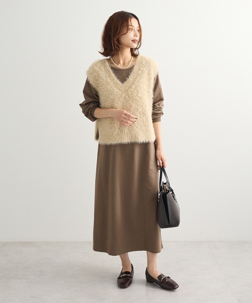 Green Parks(グリーンパークス)の「SET2点ラメフェザーベスト+ミニ裏毛ワンピース(ワンピース・レディース・ベージュ/グレー・FREE)」の1枚目の写真