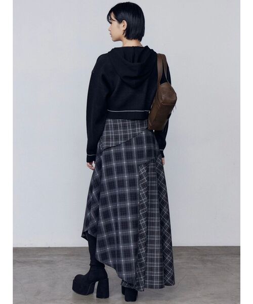 EMODA(エモダ)の「アシンメトリードッキングスカート(スカート・レディース・ブラック/ネイビー/カーキ・SMALL/MEDIUM)」の8枚目の写真