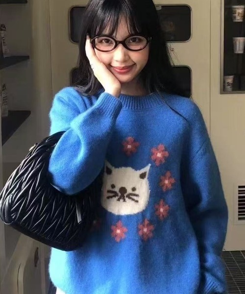 Achic(アシック)の「カワイイ猫柄セーター(ニット/セーター・レディース・ブルー/ホワイト・M)」の2枚目の写真