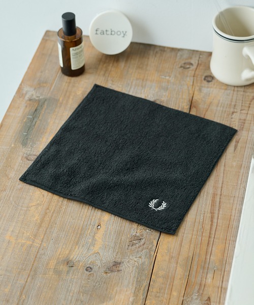 FRED PERRY（フレッドペリー）の「【FRED PERRY】TOWEL HANDKERCHIEF F20008（ハンカチ/ハンドタオル・レディース・イエロー/グリーン/ホワイト/ブルー/ブラック・FREE）」の2枚目の写真