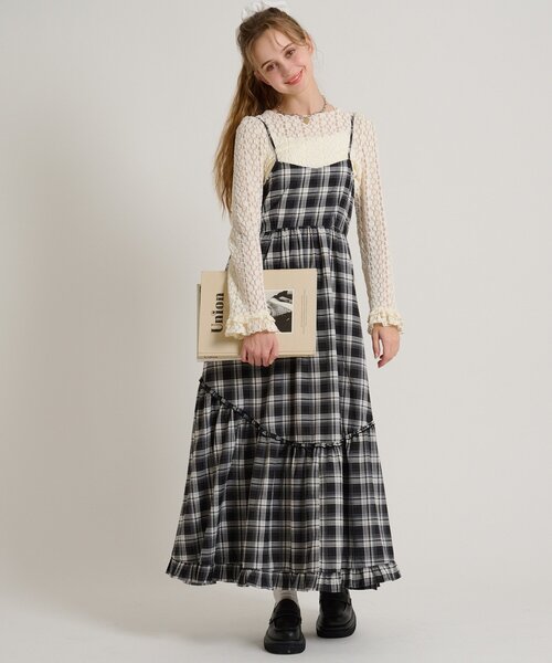 w closet（ダブルクローゼット）の「【定番アイテム】アソートティアードキャミワンピース（ワンピース・レディース・ブラック/アイボリー/レッド/ネイビー/ブラウン/レッド系その他/ブルー/カーキ/ブラウン系その他/オフホワイト/ブラック系その他/ブラック系その他2・FREE）」の5枚目の写真