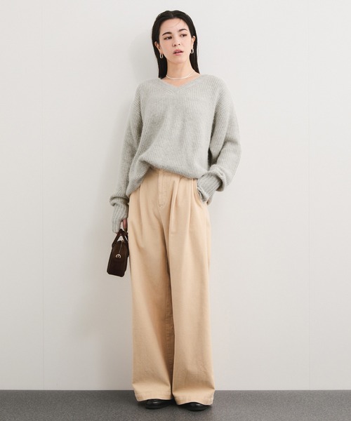 le cercle ADAM ET ROPE'(ルセルクルアダムエロペ)の「片畔Vネックプルオーバー(ニット/セーター・レディース・グレー/ラベンダー/グレー系その他/ピンク系その他・FREE)」の21枚目の写真