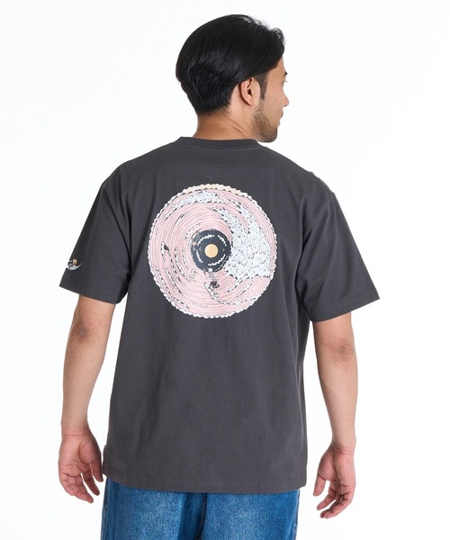 BILLABONG(ビラボン)の「BILLABONG メンズ WAVE MANDALA Tシャツ 【2025年秋冬モデル】 @autumn /ビラボンバックプリント半袖Tシャツ(Tシャツ/カットソー・メンズ・ブラック/ホワイト・X-LARGE/MEDIUM/LARGE)」の2枚目の写真