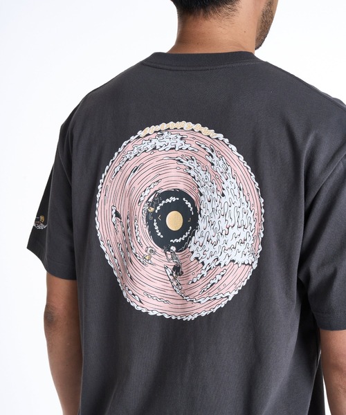 BILLABONG(ビラボン)の「BILLABONG メンズ WAVE MANDALA Tシャツ 【2025年秋冬モデル】 @autumn /ビラボンバックプリント半袖Tシャツ(Tシャツ/カットソー・メンズ・ブラック/ホワイト・X-LARGE/MEDIUM/LARGE)」の5枚目の写真