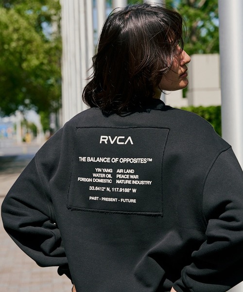 RVCA(ルーカ)の「RVCA レディース MATCH CREW トレーナー 【2025年秋冬モデル】 @autumn/ルーかクルーネックスウェットトレーナー(スウェット・レディース・ブラック/ホワイト/ブラウン系その他・SMALL/MEDIUM)」の1枚目の写真