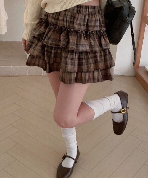 Sibra（シブラ）の「【新作・全8色展開】チェックティアードミニスカート（スカート・レディース・ネイビー/ワイン/チャコールグレー/ブラウン/レッド/ベージュ/ブラック/ブラウン×イエロー・M）」の10枚目の写真