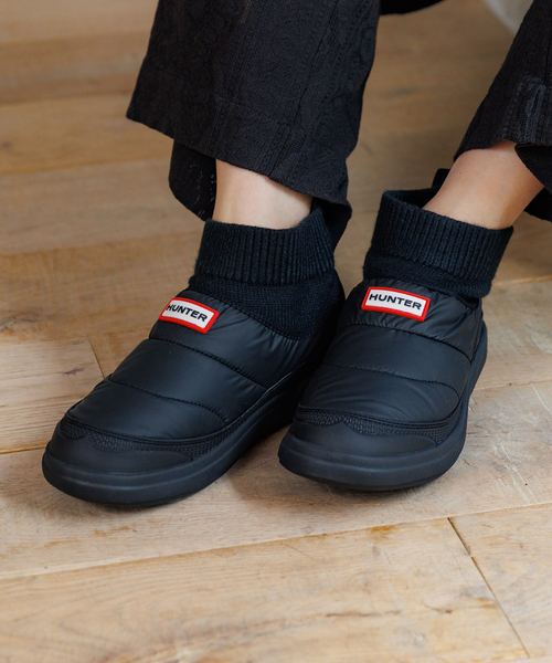 HUNTER(ハンター)の「【HUNTER/ハンター】イン/アウト ニッティド カフ スリッパ― ブーツ/KNITTED CUFF BOOT/ブーツ/スリッポン/お出かけ【WEB限定】(スリッポン・レディース・オフホワイト/ブラック・22/23/24/25)」の2枚目の写真