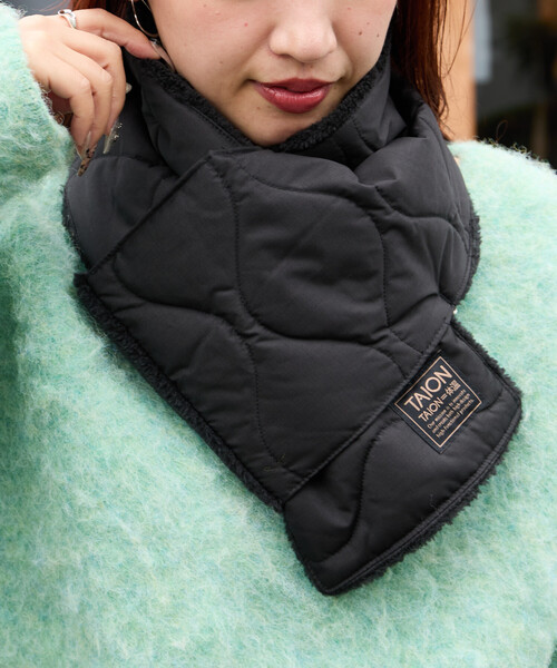 FREAK'S STORE(フリークスストア)の「限定展開 TAION/タイオン MILITARY REVERSIBLE DOWN SCARF/ミリタリー リバーシブル ダウン スカーフ (ダウン・ボア)(マフラー・レディース・チャコールグレー/ブラック/オリーブ/ベージュ・ONE SIZE)」の9枚目の写真
