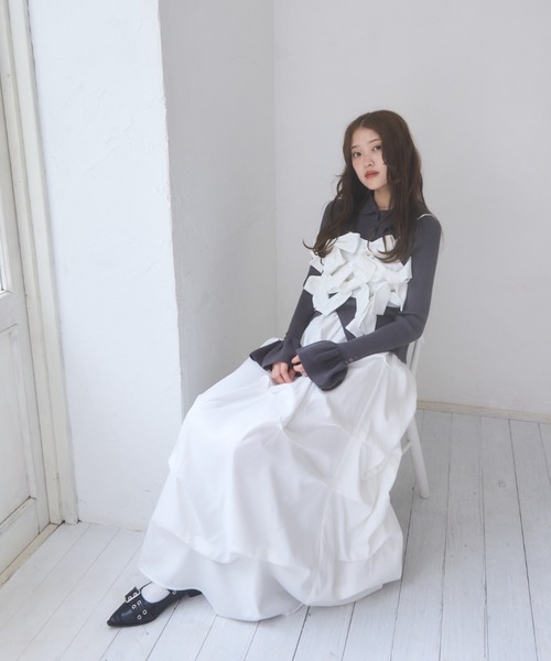 mellowneon（メロウネオン）の「リボンビスチェタックスカートセットアップ（セットアップ・レディース・チャコールグレー/アイボリー・SMALL/MEDIUM）」の4枚目の写真