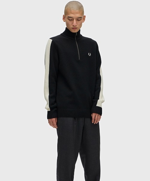 FRED PERRY(フレッドペリー)の「Ribbed Sleeve Half Zip Jumper/リブ袖ハーフジップニット(ニット/セーター・メンズ・ブラック・M/L)」の2枚目の写真