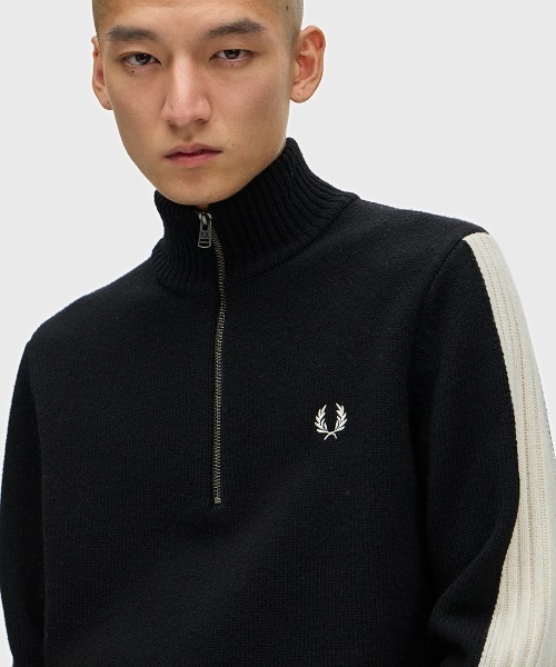 FRED PERRY(フレッドペリー)の「Ribbed Sleeve Half Zip Jumper/リブ袖ハーフジップニット(ニット/セーター・メンズ・ブラック・M/L)」の3枚目の写真