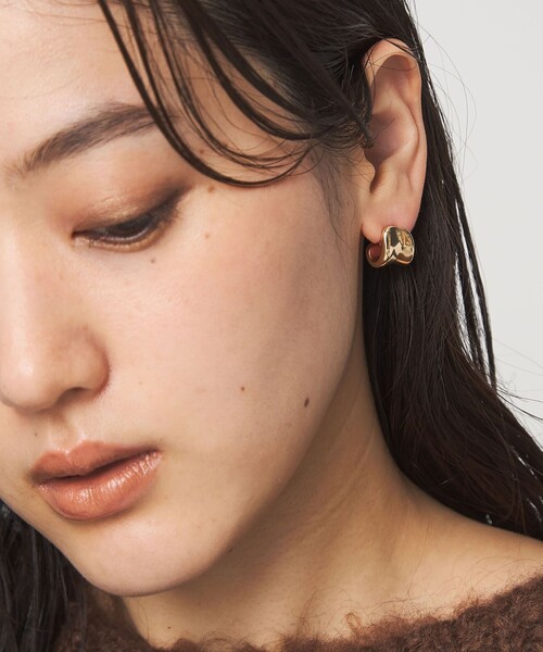 green label relaxing（グリーンレーベルリラクシング）の「【WEB限定】メルティ プレート ピアス（ピアス（両耳用）・レディース・シルバー/ゴールド・FREE）」の2枚目の写真
