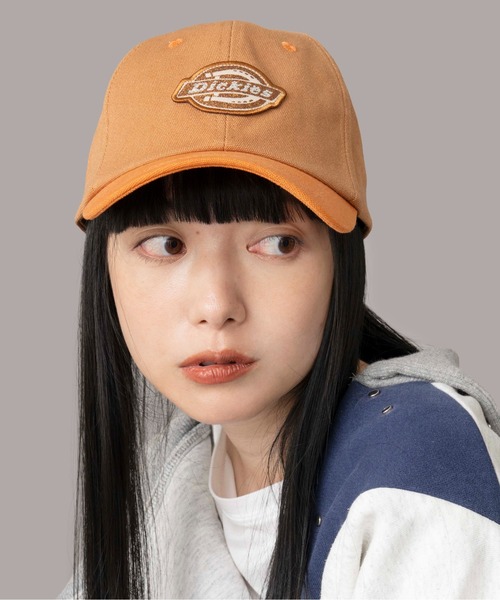 Casselini（キャセリーニ）の「【Dickies × Casselini】ラインストーンロゴキャップ（キャップ・レディース・ボルドー/ホワイト/ブラウン/チャコール・FREE）」の4枚目の写真